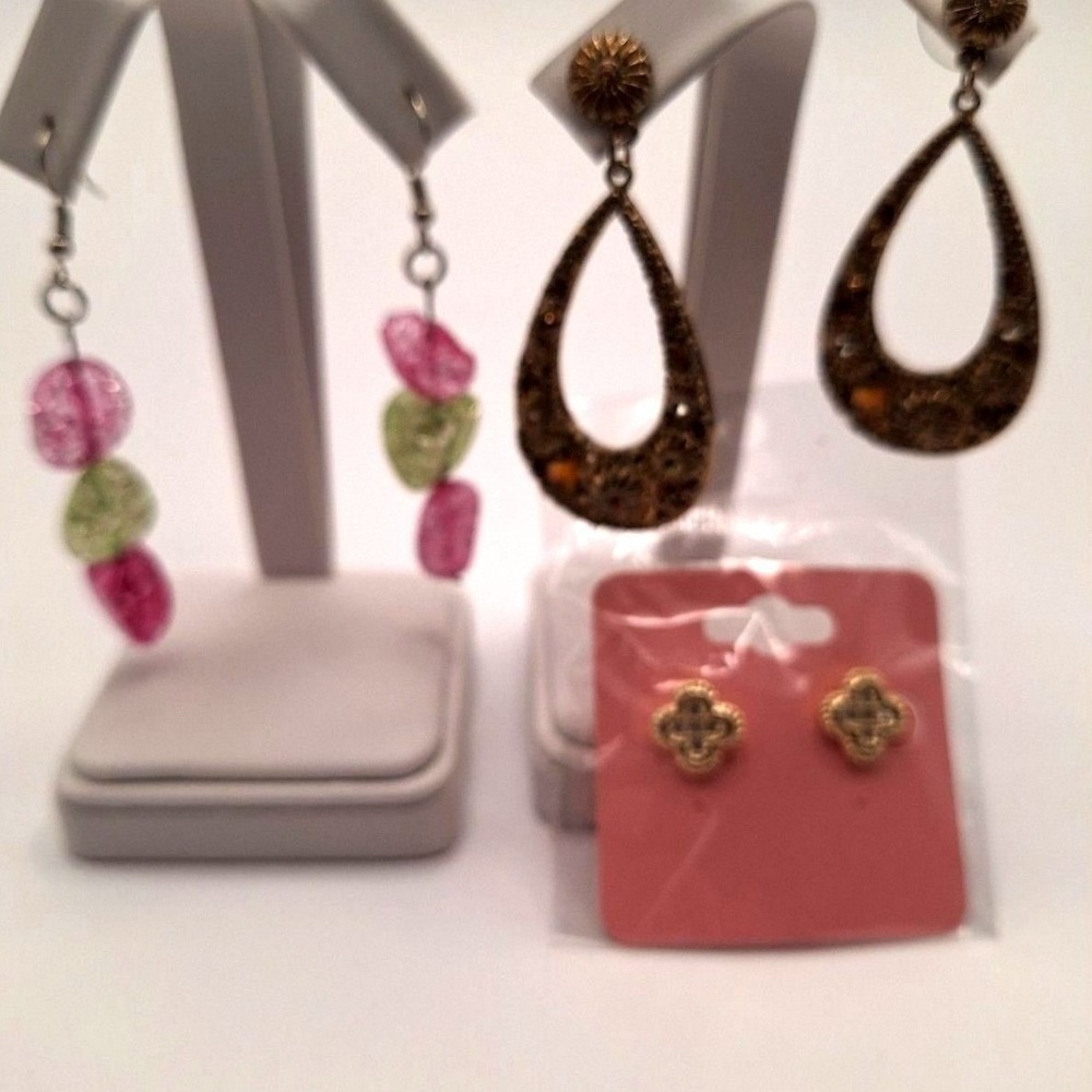 Dangle drop earrings pink gold acrylic metal gold tone set of 3
